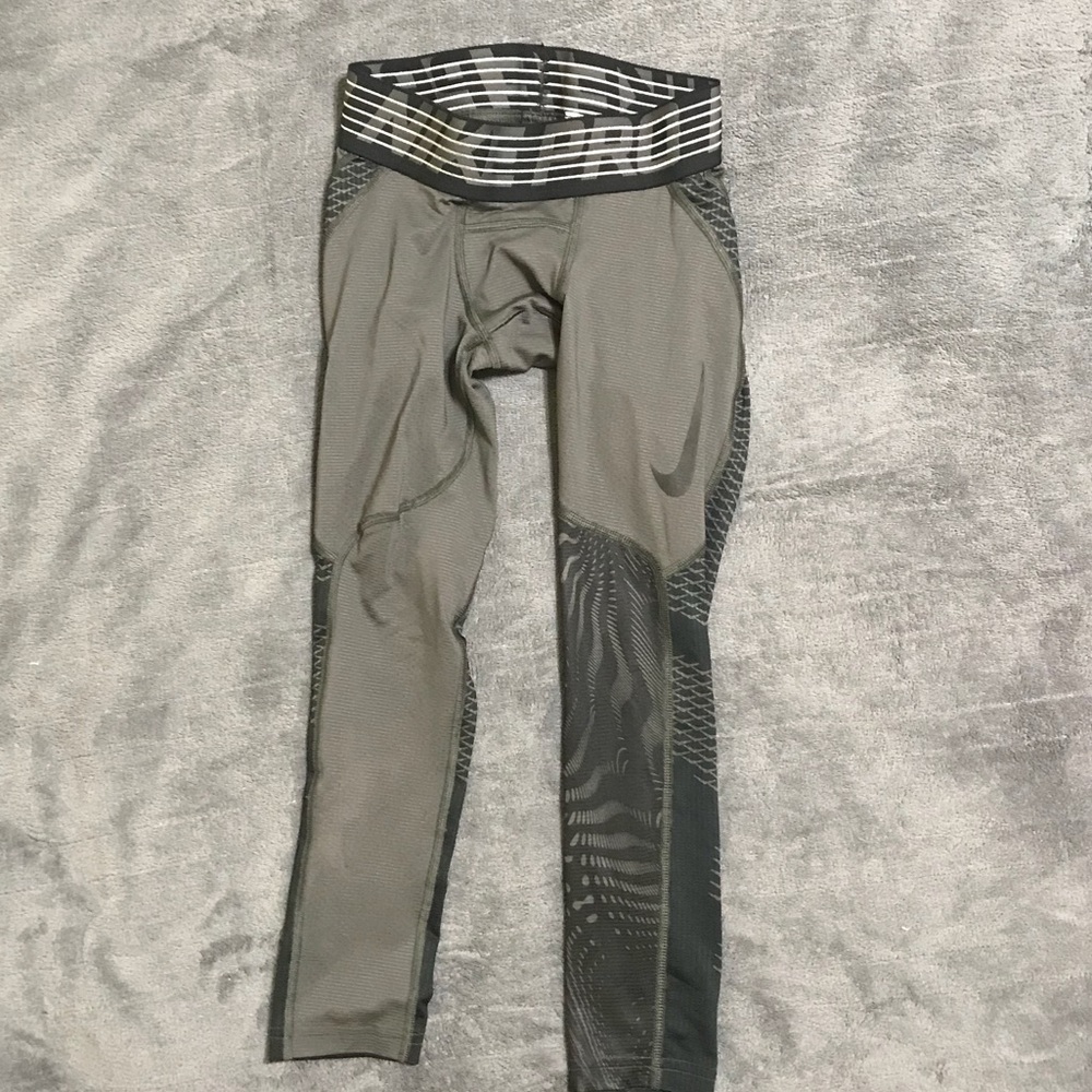 Nike Pro Girl’s Leggings - Youth Small